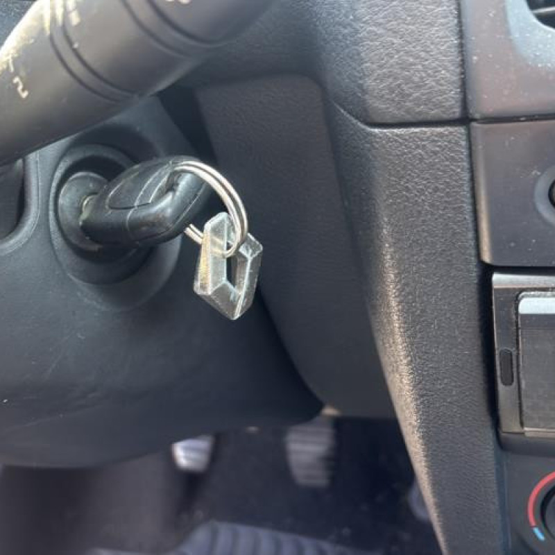 Custode arriere droit RENAULT CLIO 2 Photo n°19