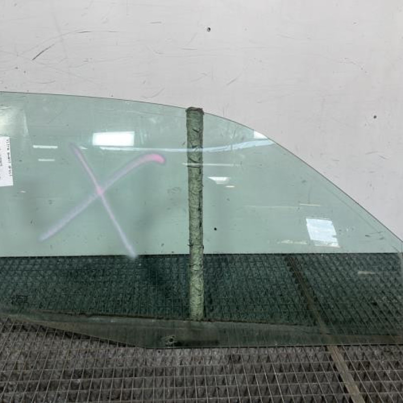 Vitre avant droit RENAULT CLIO 2 Photo n°1
