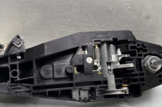 Poignee porte avant gauche PEUGEOT 2008 2