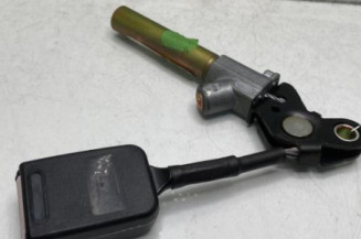 Attache ceinture avant droit PEUGEOT 106