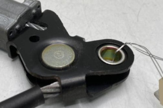 Attache ceinture avant droit PEUGEOT 106