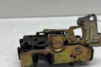 Serrure arriere droit PEUGEOT 106