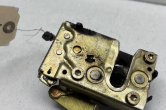 Serrure arriere gauche PEUGEOT 106