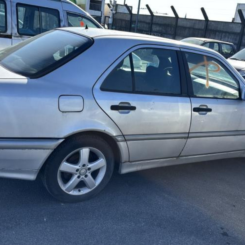 Custode arriere droit (porte) MERCEDES CLASSE C 202 Photo n°10
