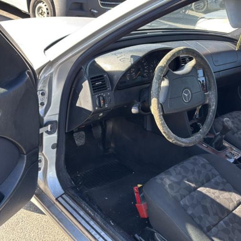Custode arriere gauche (porte) MERCEDES CLASSE C 202 Photo n°13