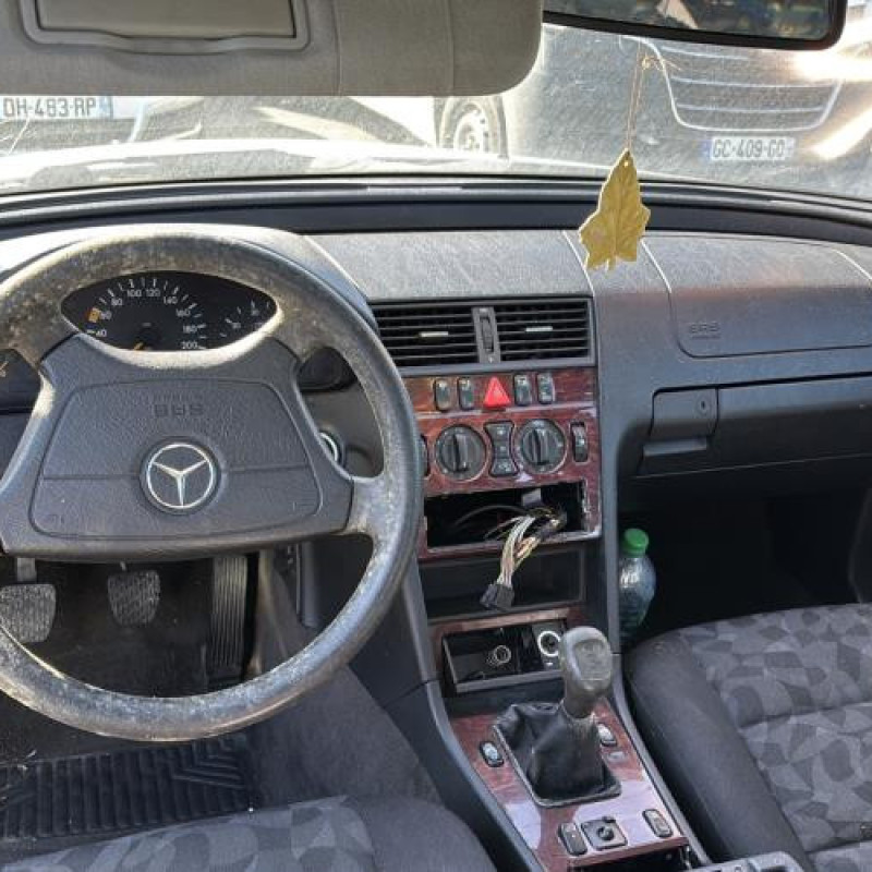Custode arriere gauche (porte) MERCEDES CLASSE C 202 Photo n°16