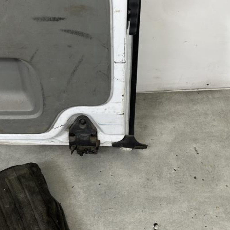 Porte de coffre droit RENAULT TRAFIC 2 Photo n°4