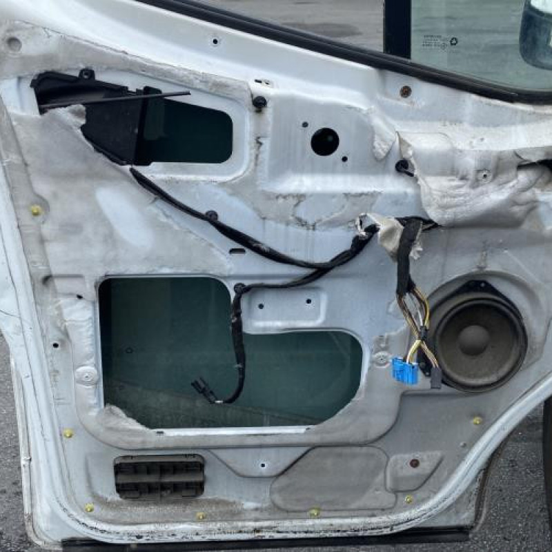 Vitre avant gauche RENAULT TRAFIC 2 Photo n°13