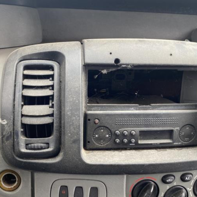 Vitre avant gauche RENAULT TRAFIC 2 Photo n°19