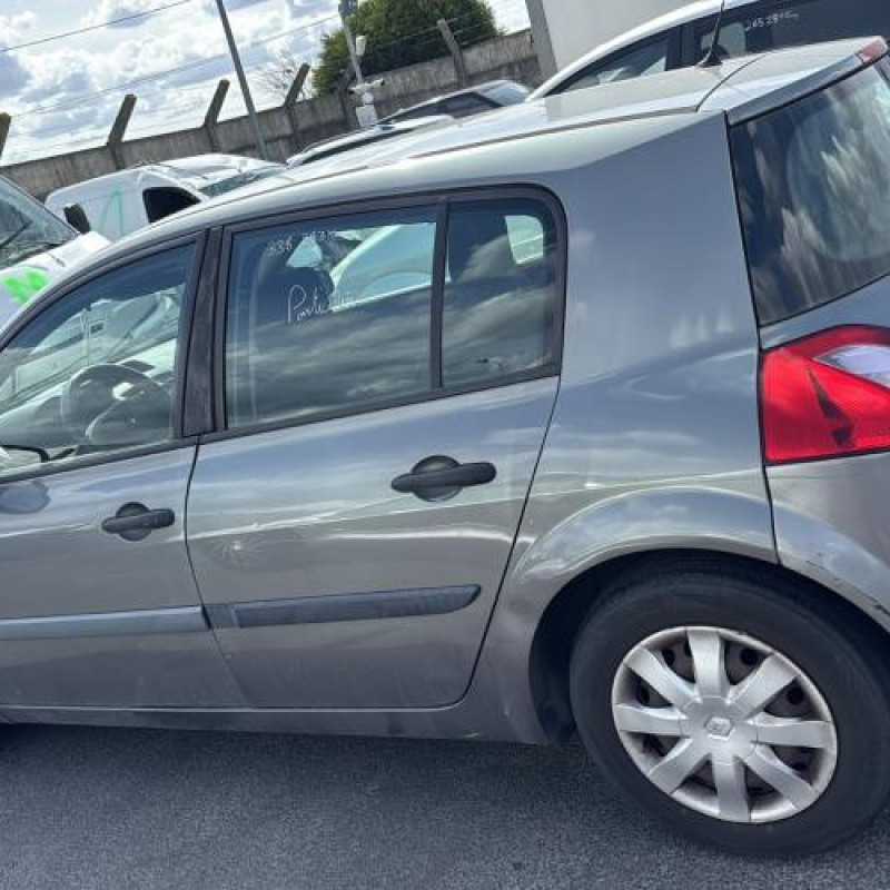 Verin de coffre RENAULT MEGANE 2 Photo n°9