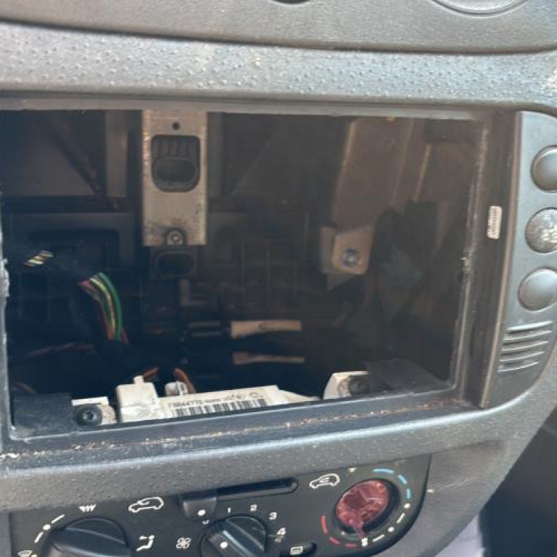 Bouton de warning CITROEN C2 Photo n°18
