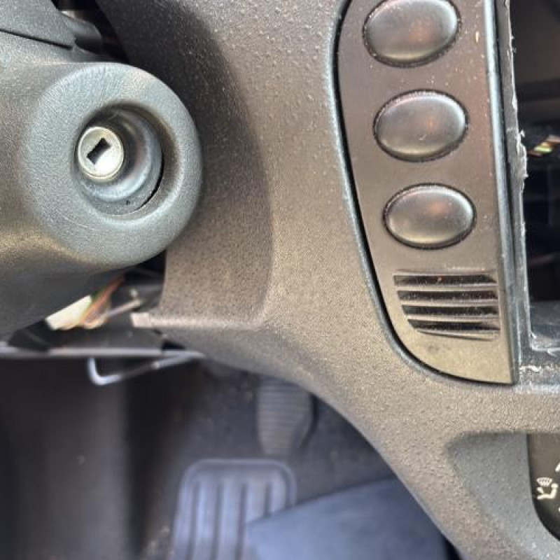 Bouton de warning CITROEN C2 Photo n°19