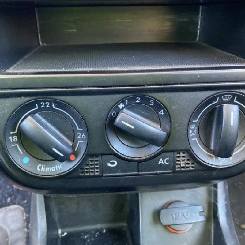 Bouton de warning VOLKSWAGEN FOX Photo n°19