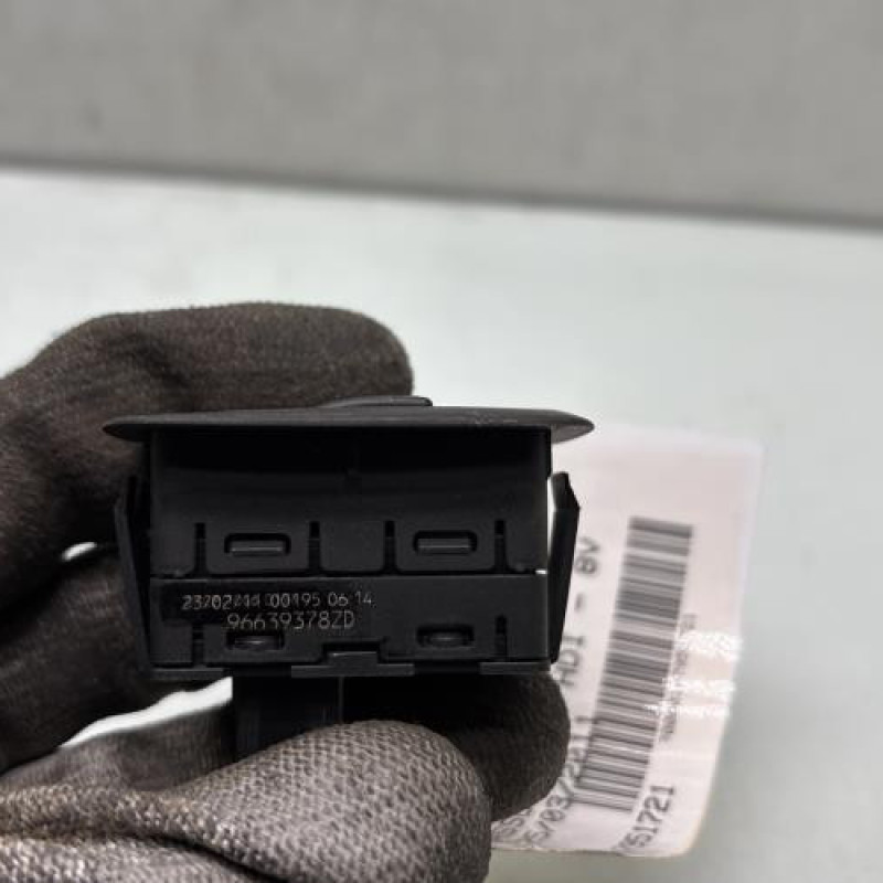 Interrupteur de leve vitre arriere gauche CITROEN C4 PICASSO 1 Photo n°4