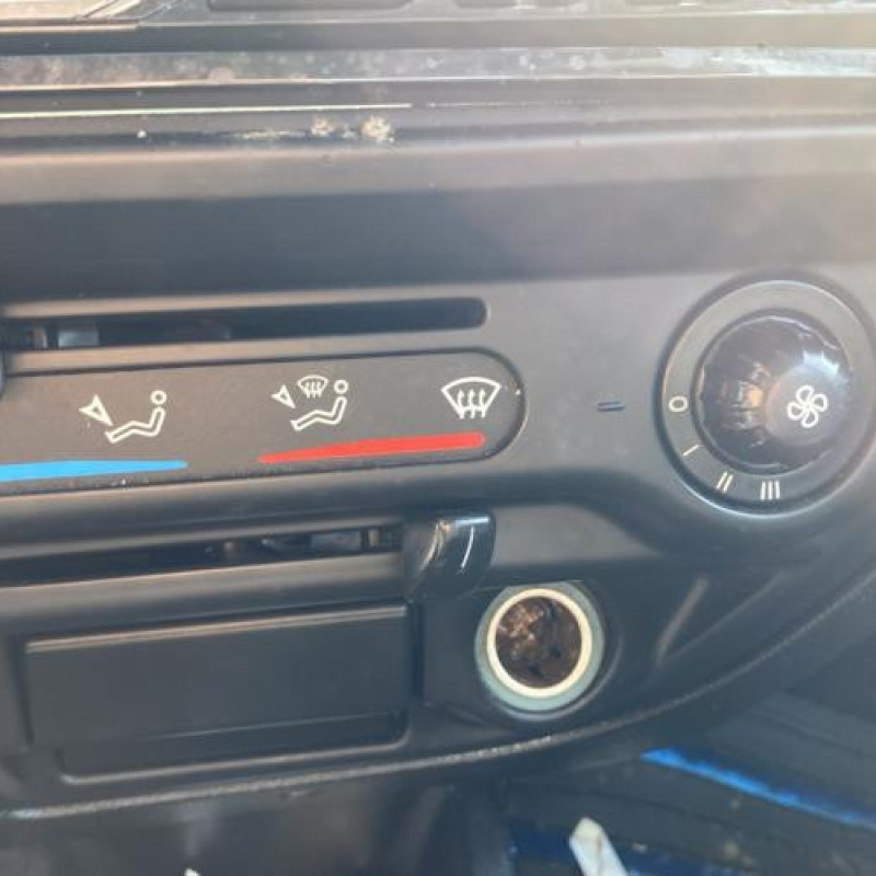 Bouton de warning CITROEN SAXO Photo n°19