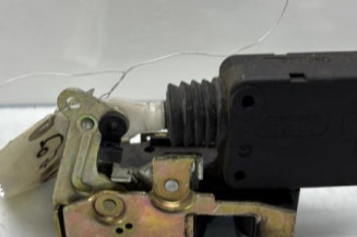 Serrure avant gauche CITROEN SAXO