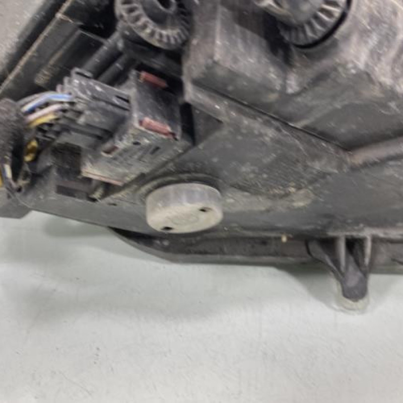 Optique avant principal gauche (feux)(phare) OPEL CORSA D Photo n°5