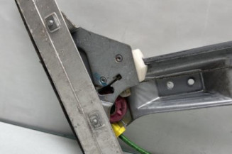 Leve vitre electrique avant gauche OPEL CORSA D