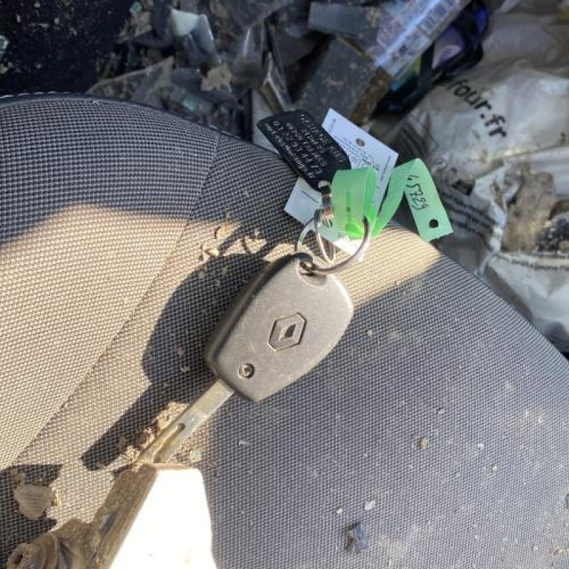 Attache ceinture arriere droit RENAULT TWINGO 2 Photo n°14