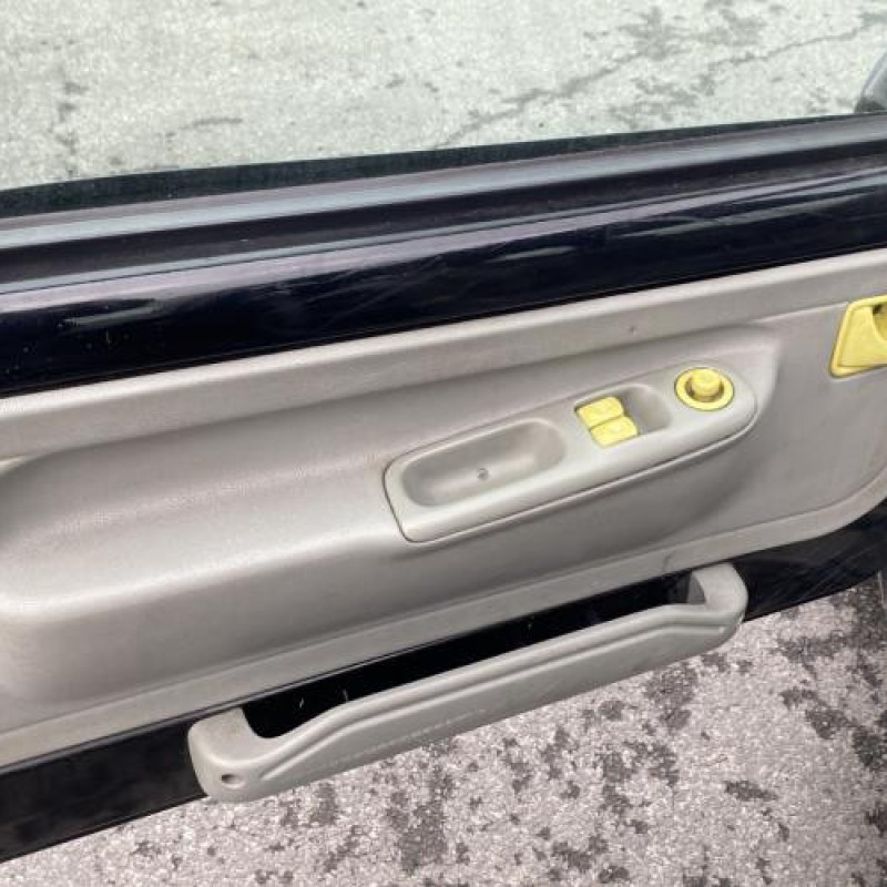 Leve vitre electrique avant gauche RENAULT TWINGO 1 Photo n°13