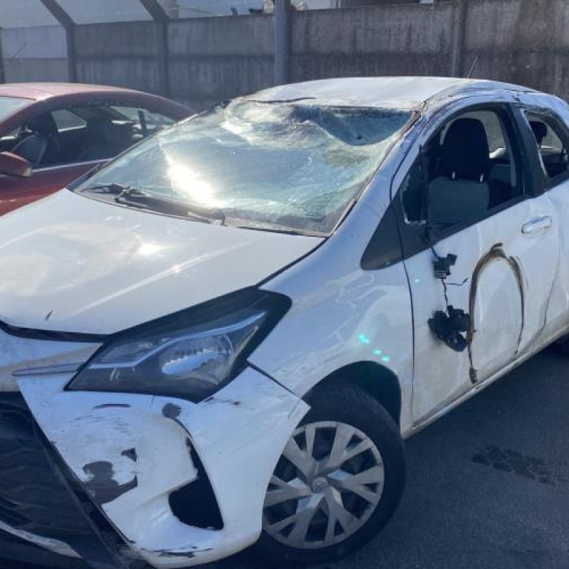 Feu arriere secondaire droit (feux) TOYOTA YARIS 3 Photo n°6