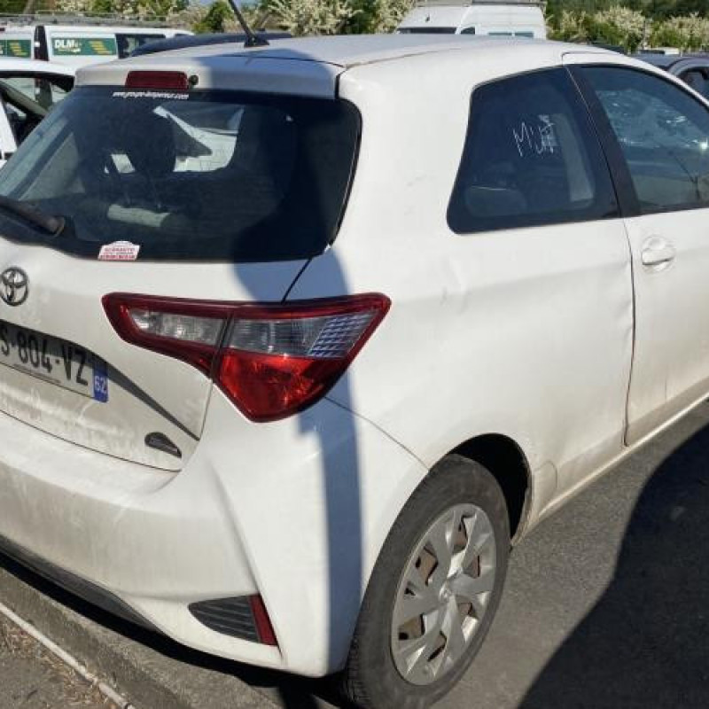 Feu arriere secondaire droit (feux) TOYOTA YARIS 3 Photo n°8