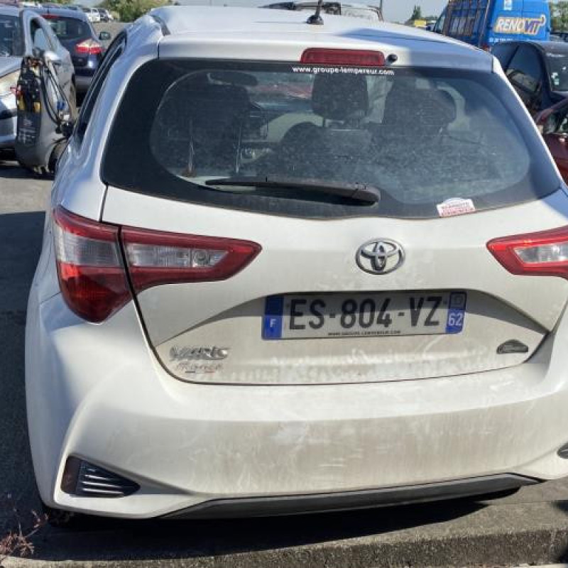 Feu arriere secondaire droit (feux) TOYOTA YARIS 3 Photo n°10