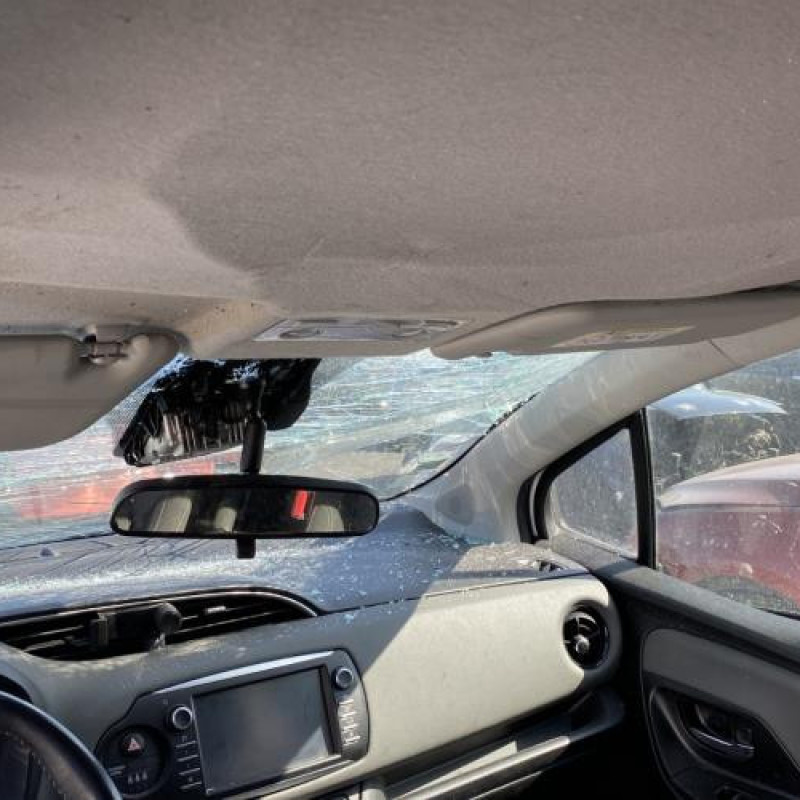 Feu arriere secondaire droit (feux) TOYOTA YARIS 3 Photo n°20