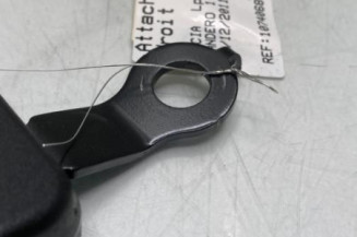 Attache ceinture avant droit DACIA SANDERO 1
