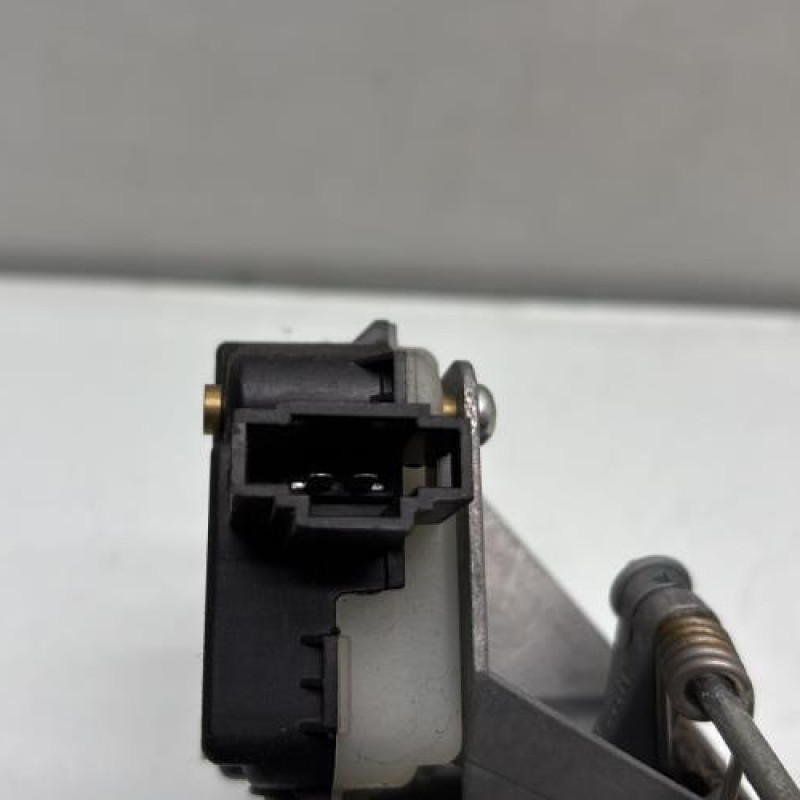 Bouton de coffre VOLKSWAGEN POLO 4 Photo n°3