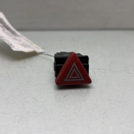 Bouton de warning AUDI A3 2 Photo n°1