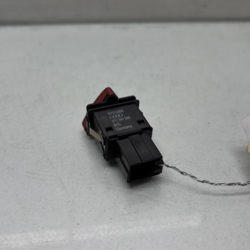 Bouton de warning AUDI A3 2 Photo n°2