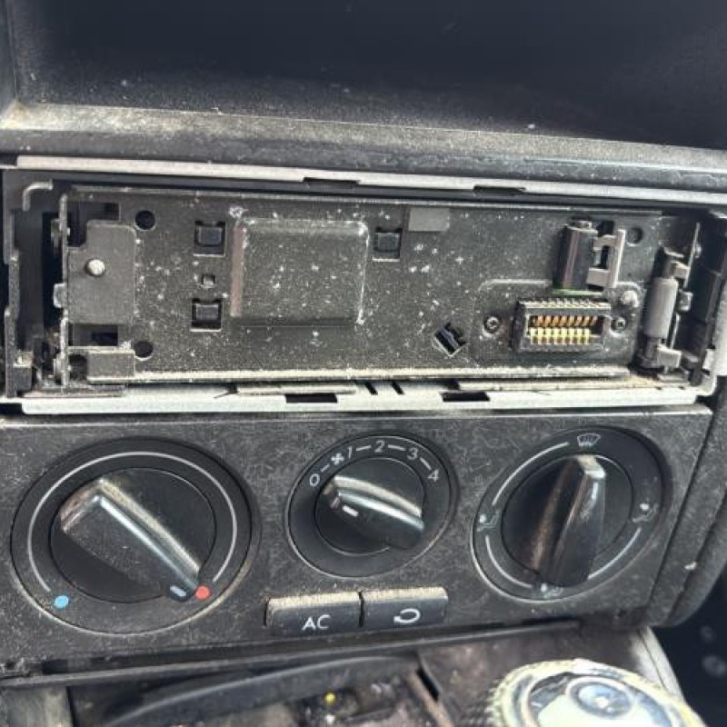 Moteur essuie glace arriere VOLKSWAGEN GOLF 4 Photo n°19