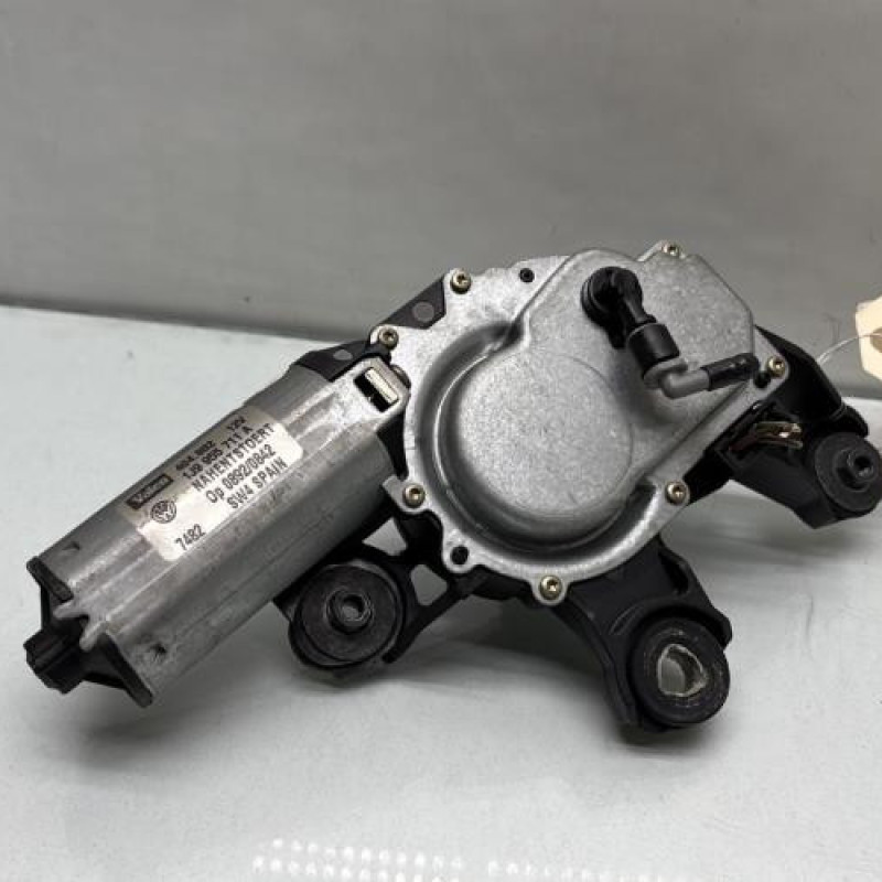 Moteur essuie glace arriere VOLKSWAGEN GOLF 4 Photo n°2