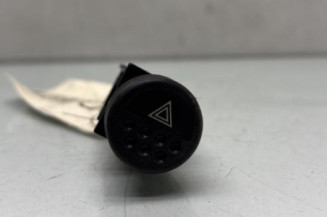 Bouton de warning PEUGEOT 106 Photo n°1