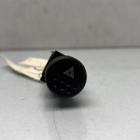 Bouton de warning PEUGEOT 106 Photo n°1