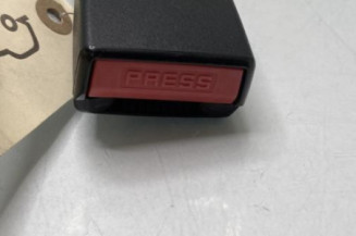 Attache ceinture arriere droit DACIA SANDERO 1