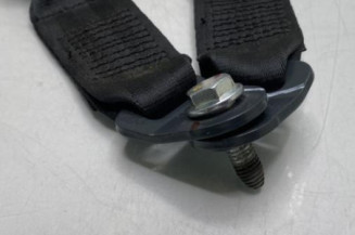 Attache ceinture arriere droit DACIA SANDERO 1