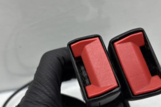 Attache ceinture arriere droit PEUGEOT 308 2