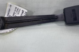 Attache ceinture avant gauche TOYOTA YARIS 1