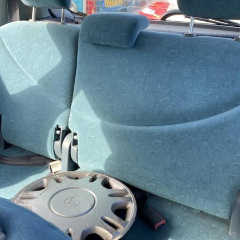 Attache ceinture avant gauche TOYOTA YARIS 1 Photo n°12