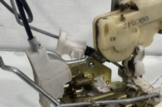 Serrure avant droit TOYOTA YARIS 1