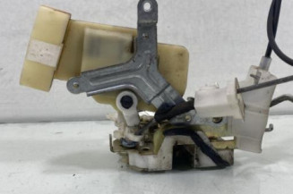 Serrure avant droit TOYOTA YARIS 1