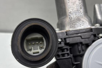 Leve vitre electrique avant droit TOYOTA YARIS 2