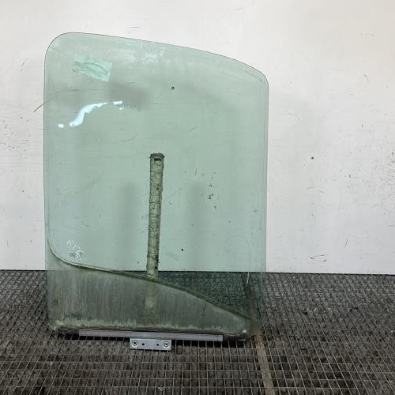 Vitre avant gauche RENAULT MASTER 2 Photo n°4