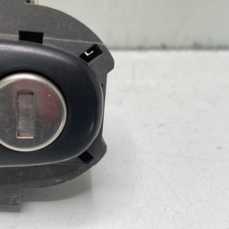 Poignee porte avant gauche VOLKSWAGEN POLO 4