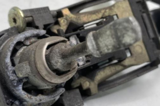 Poignee porte avant gauche VOLKSWAGEN POLO 4