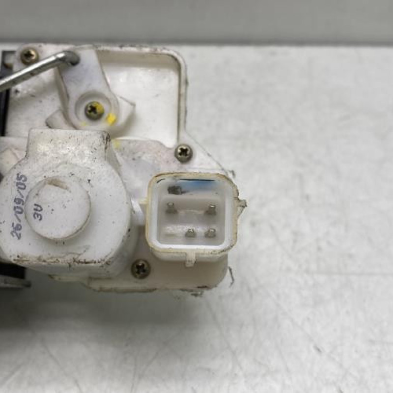 Serrure avant gauche VOLKSWAGEN FOX Photo n°3