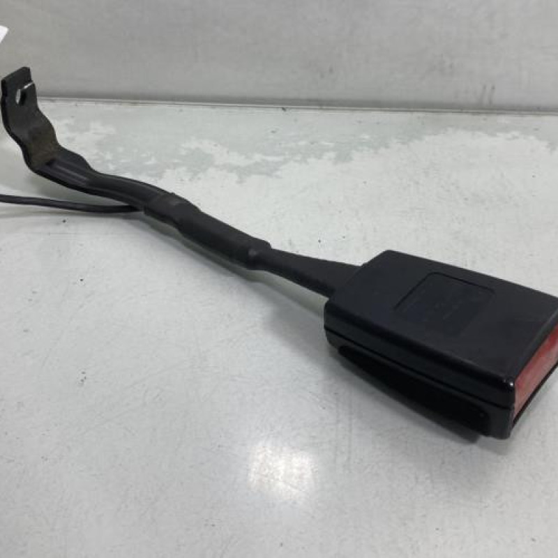 Attache ceinture avant droit VOLKSWAGEN GOLF 5 Photo n°1