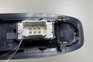 Interrupteur de leve vitre avant droit PEUGEOT 208 1